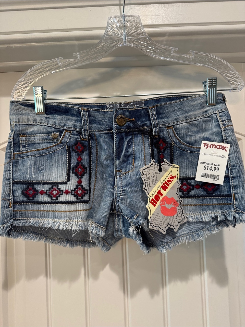 NWT Hot Kiss denim shorts with embroidery on front pockets. Size 7